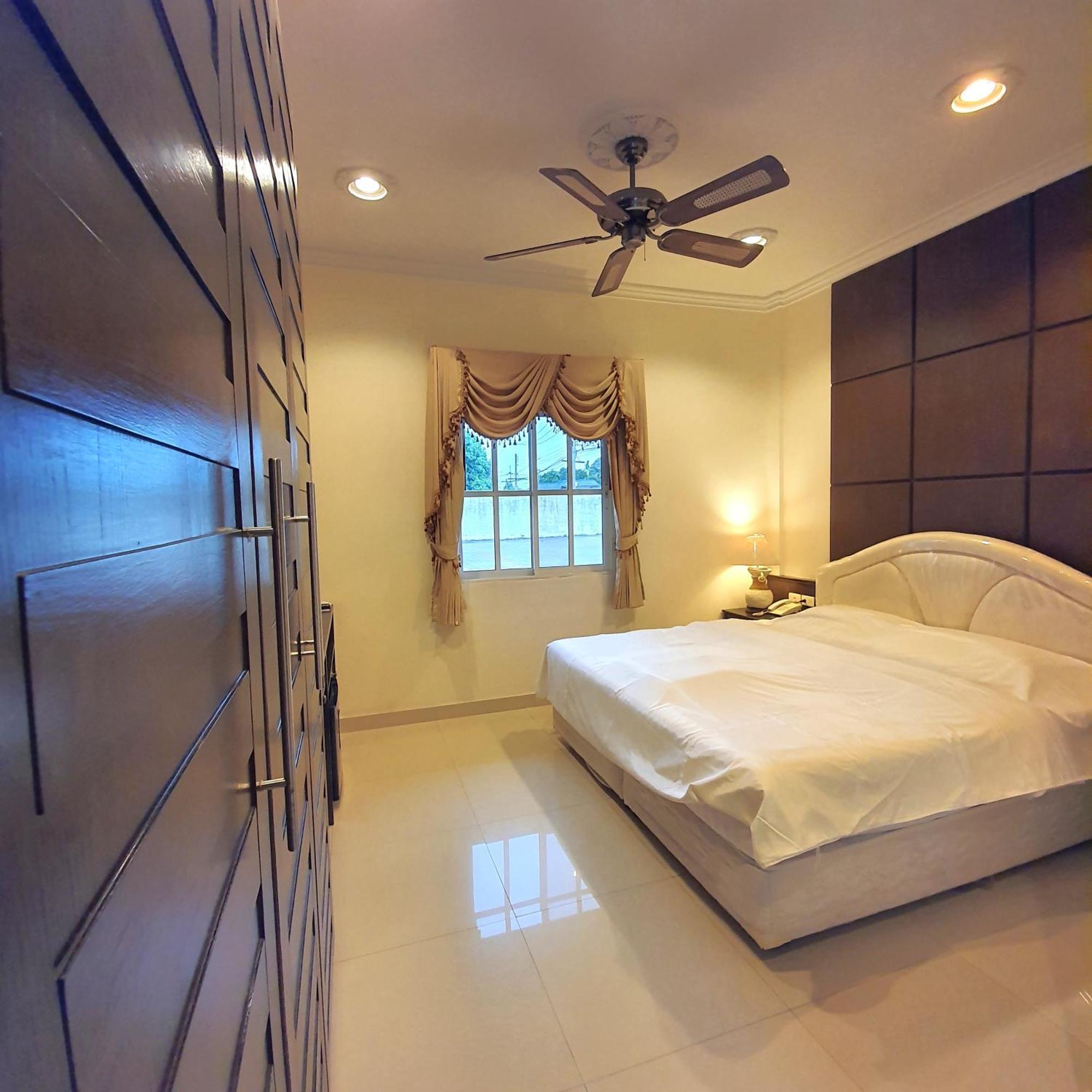 Serene Sands Bang Lamung Exterior foto
