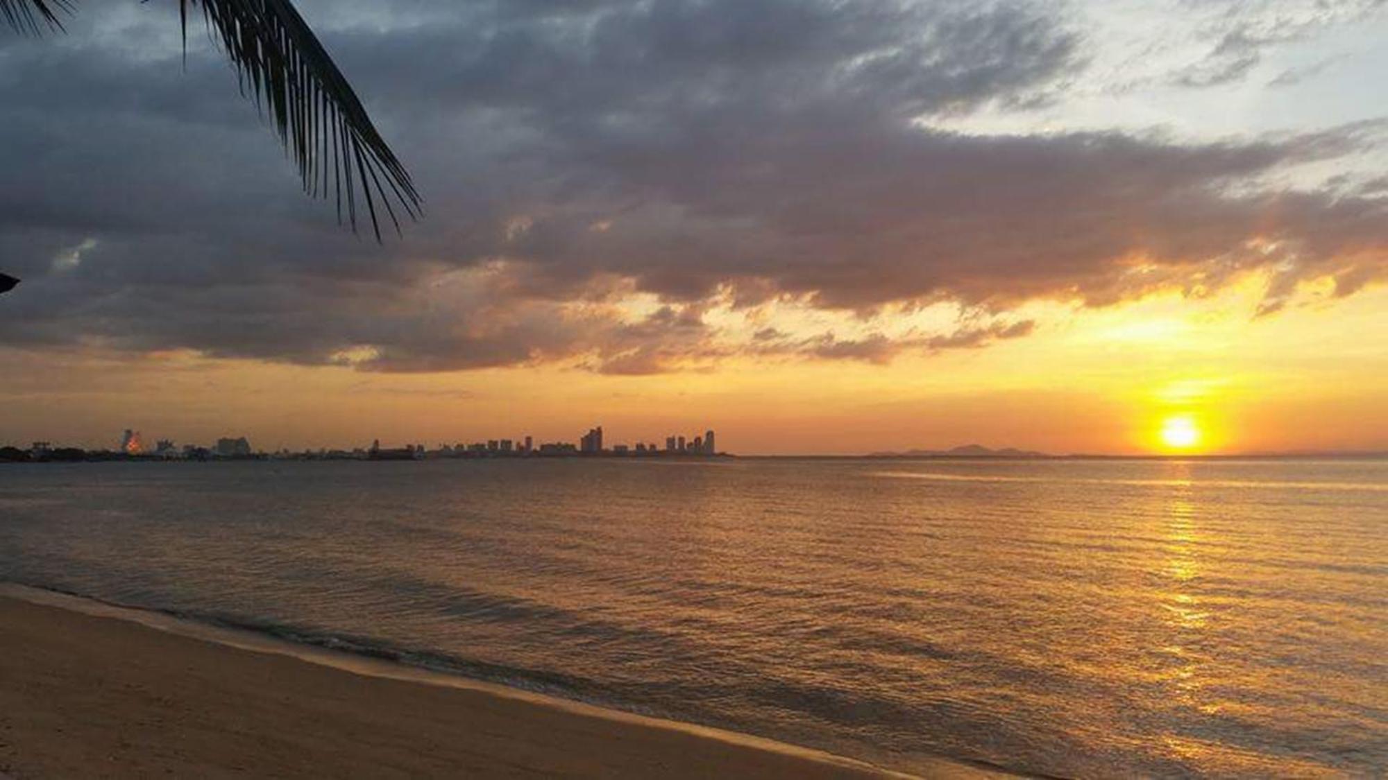 Serene Sands Bang Lamung Exterior foto